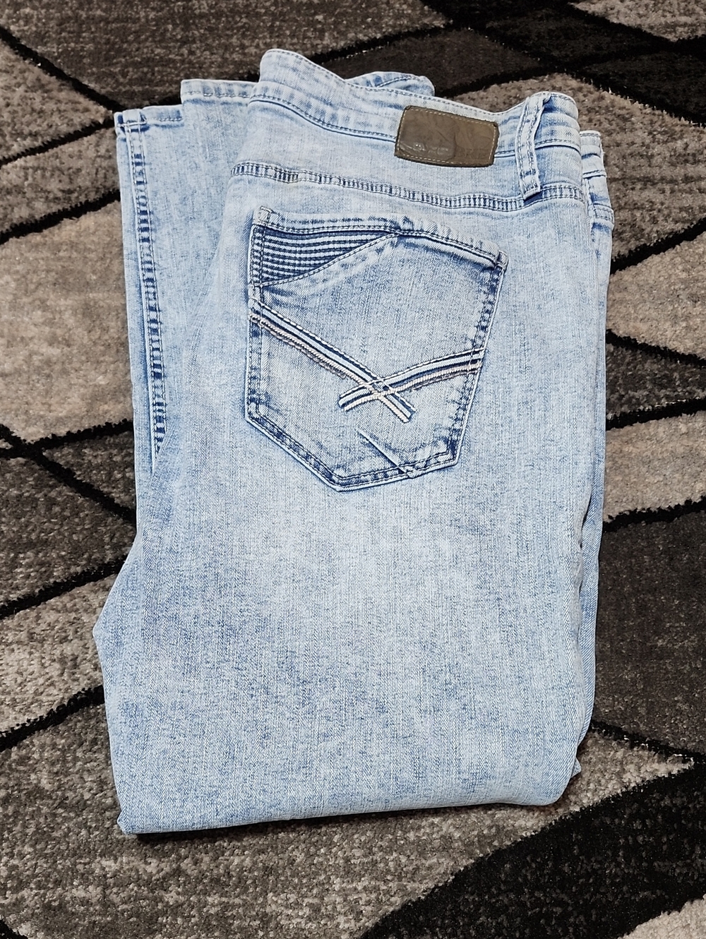 BKE MASON EMBROIDERED ACID WASH STRAIGHT LEG DENIM JEAN